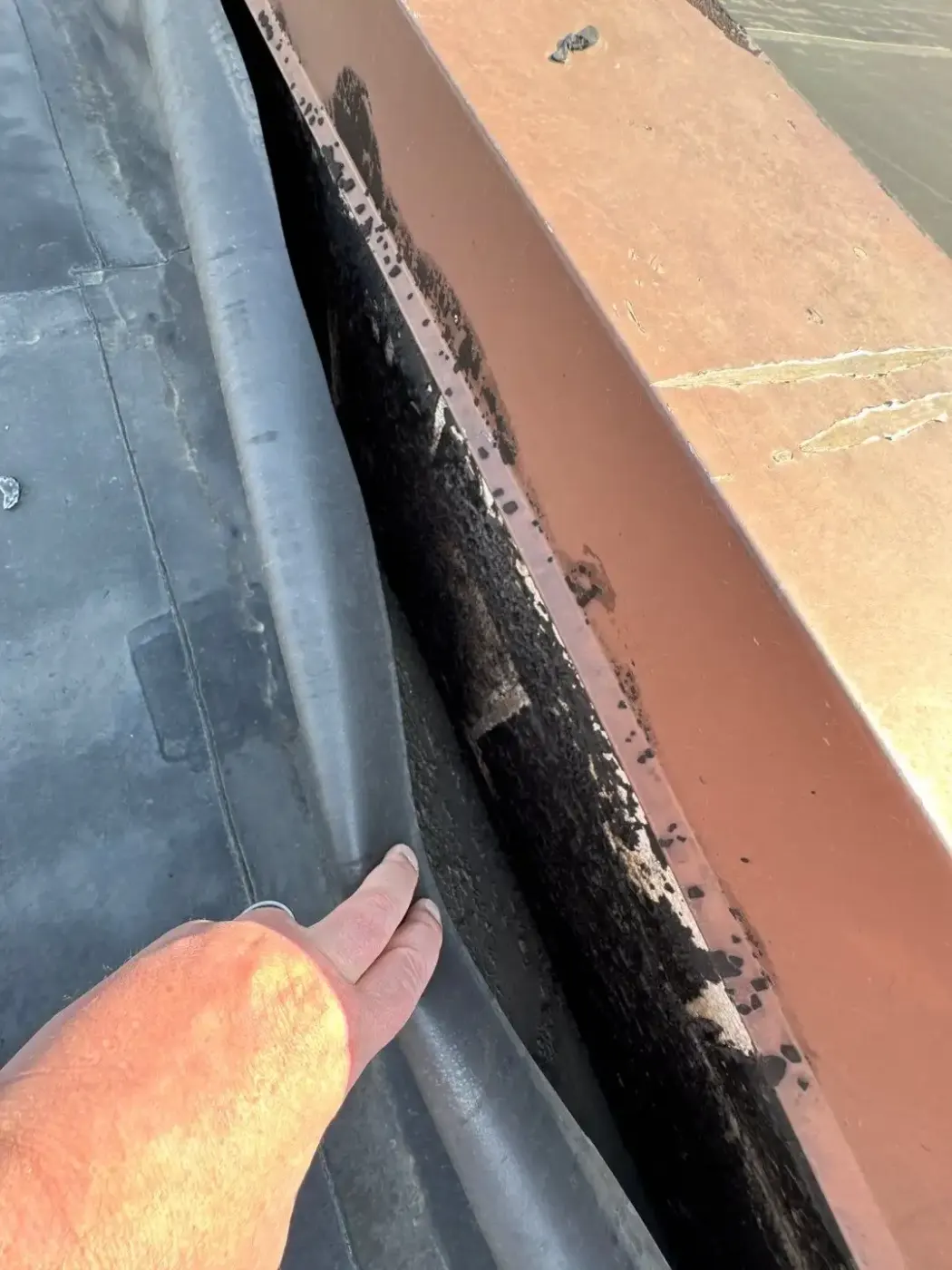 Tarping and dry-in on a Middletown commercial roof